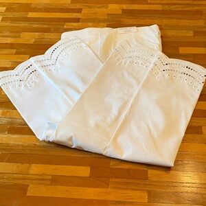 Chicos wide leg pants NWT 36” length. Flat front, two flat faux pockets on back.